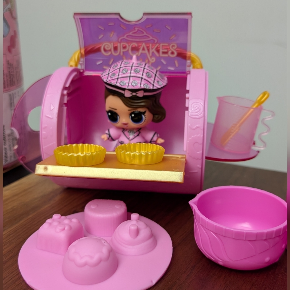 LOL Surprise Candy surprise Cupcake Doll Playset -Posh